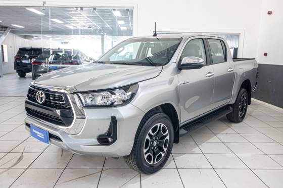 TOYOTA HILUX 2.8 D-4D TURBO DIESEL CD SRV 4X4 AUTOMÁTICO TOYOTA HILUX 2.8 D-4D TURBO DIESEL CD SRV 4X4 AUTOMÁTICO